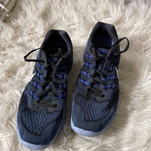 Black and Blue Women’s Nike Tennis Shoes